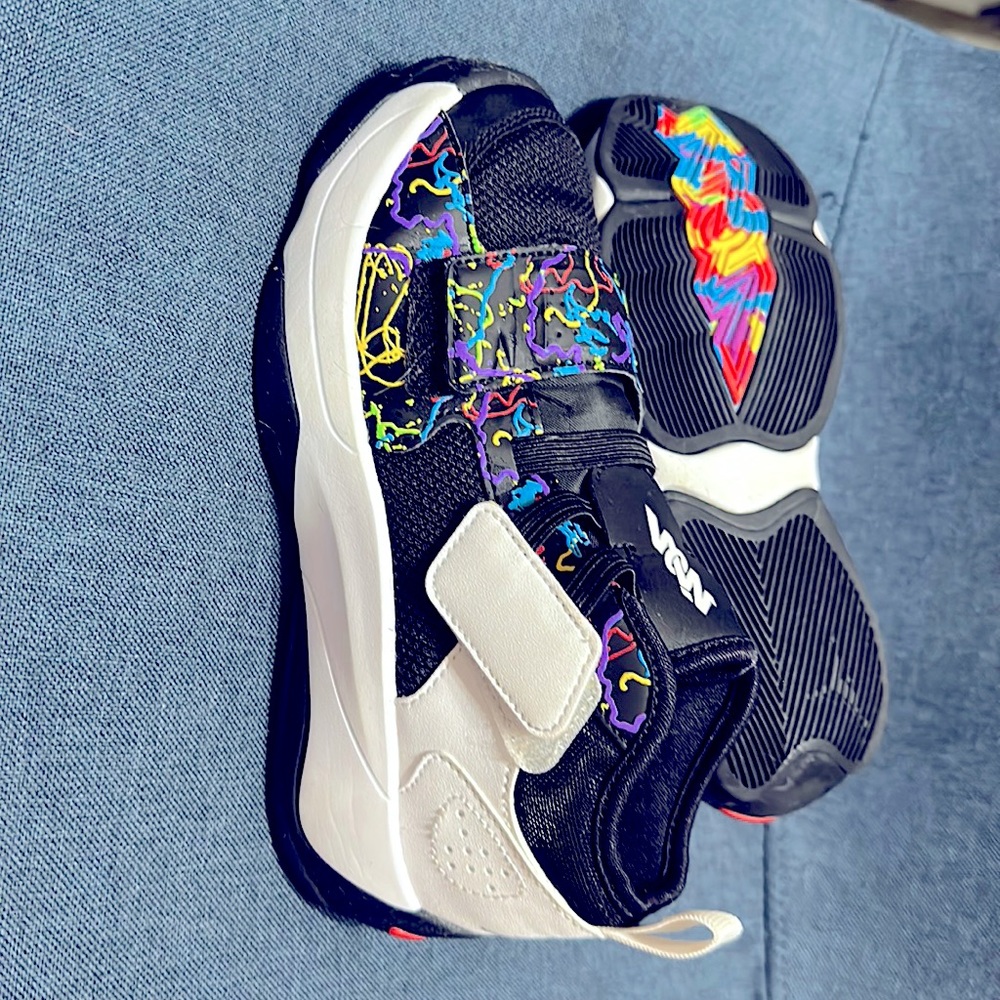 Jordan Kids Zion 2 basketball shoes. Excellent